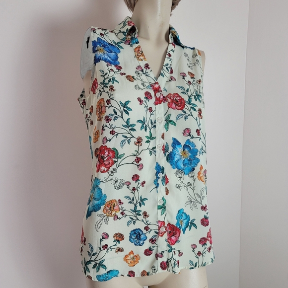 Express the portofino shirt watercolor floral sleeveless button down - Picture 8 of 9